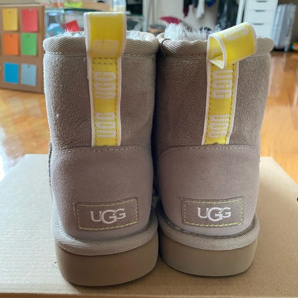 Neon Uggs - Picture 5 of 6
